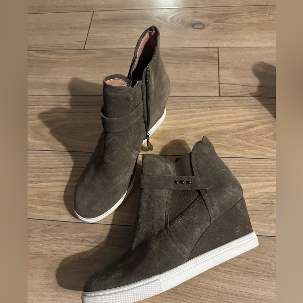 Stylish Wedge Ankle Boots/sneakers